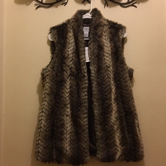 Liz Claiborne Tops - Faux fur vest